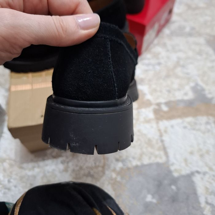 Продам лоферы черные