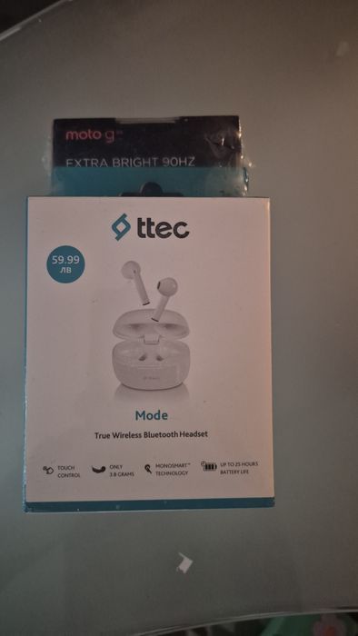 Нов Motorola Moto G 04 и слушалки