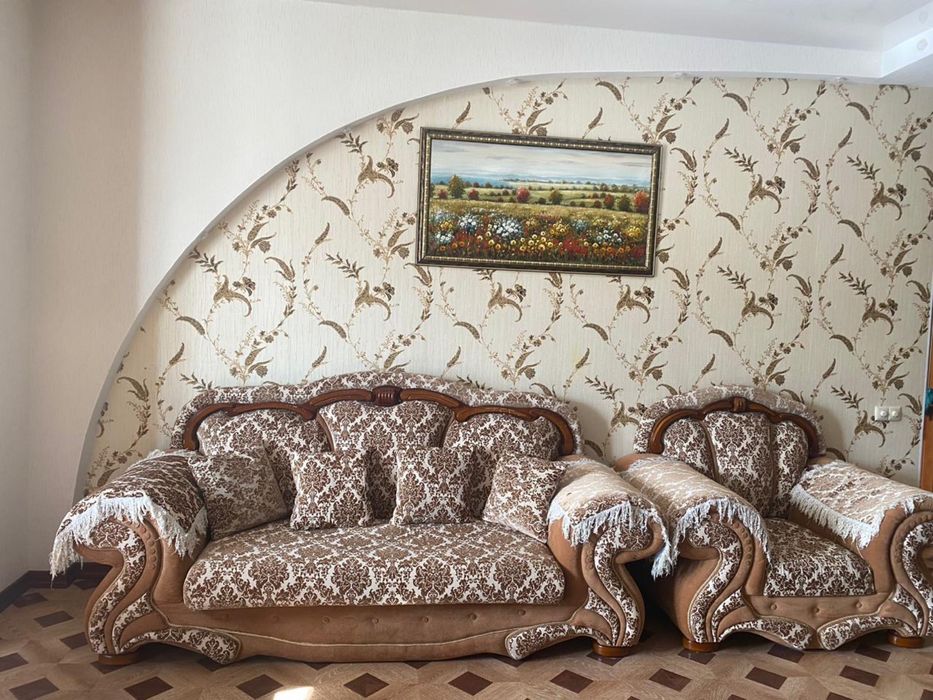 Диван и два кресла