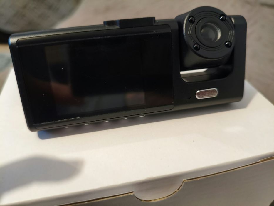 Camera auto tripla