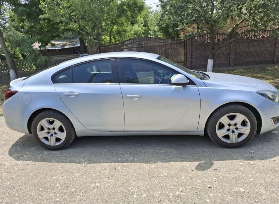 Vând Opel insignia