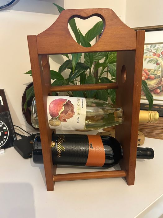 Дървена поставка за 3 бутилки