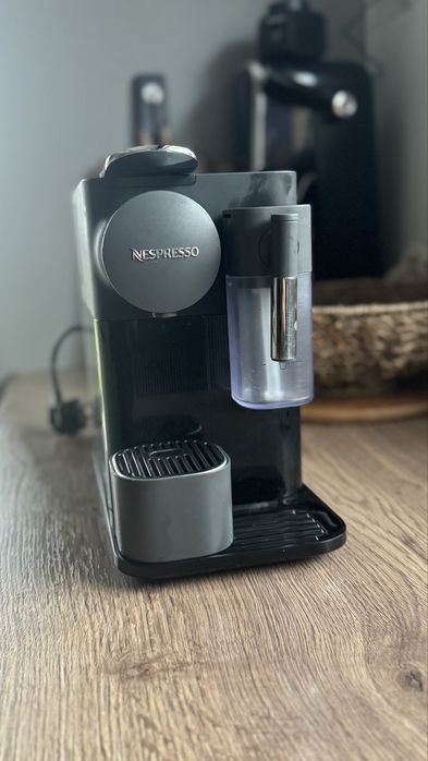 Espressor Nespresso De’Longhi Lattissima One