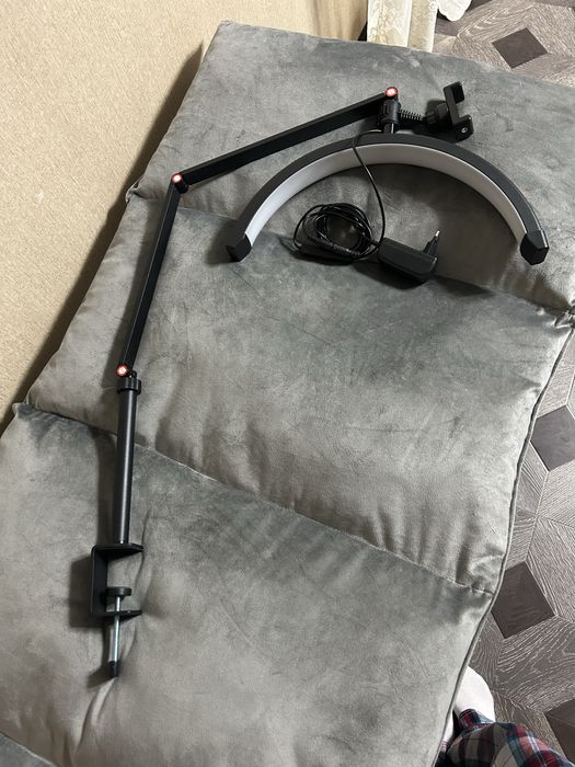 кушетка,матрас,подушка,лампа для мастеров