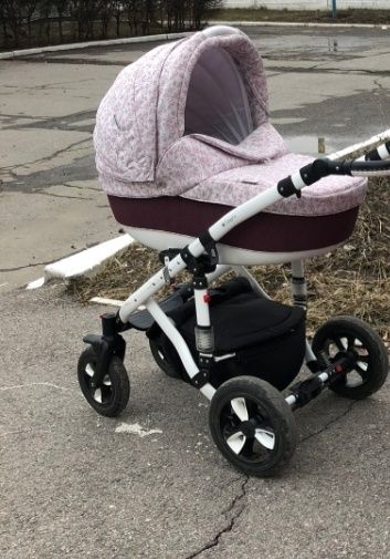 Продам детскую коляску 3 в 1