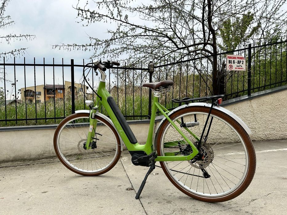 Bicicleta electrica dama Cube Ella Ride Hybrid 500 green n green 2024 Easy Entry
