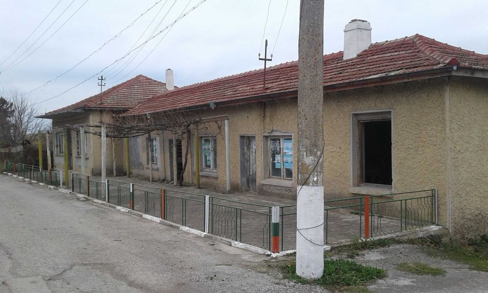 Тухлена къща !!! и  селскостопански постройки  село Горна Кабда
