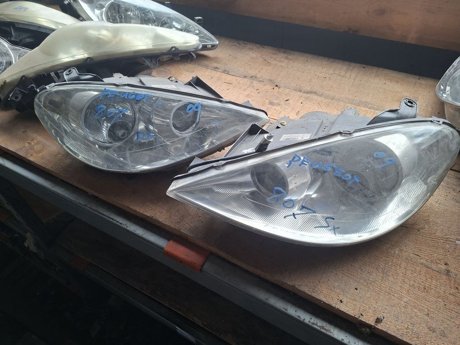 Faruri peugeot 807  2009