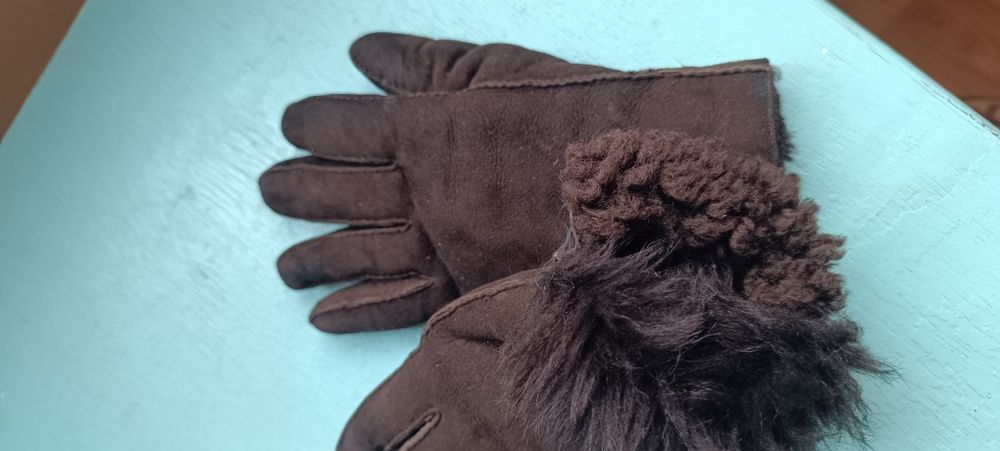 Продам женскии теплый перчатка.