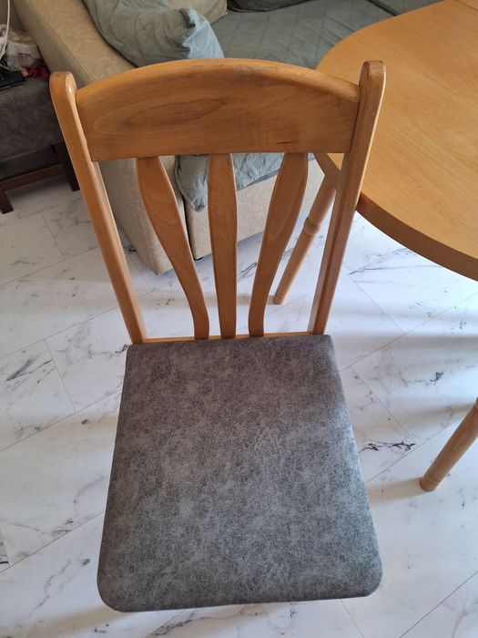 Овална кухненска маса