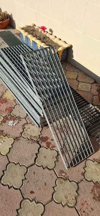 Trepte și gratare zincate