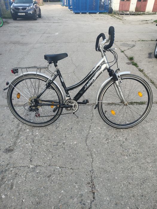 Bicicleta dama Active Trekking cadru aluminiu.Roti 28. Furca amortizor