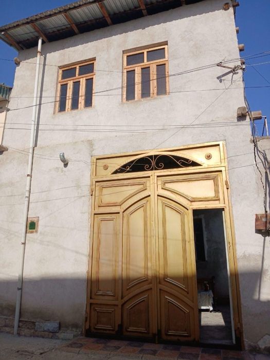 Hovli sotiladi. Продаётся участок