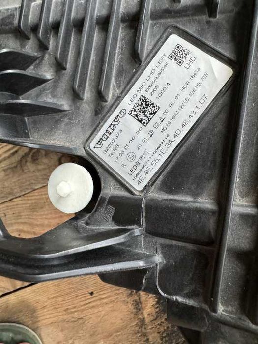 Far Volvo XC60 II 2017- 32337374 Full led dark