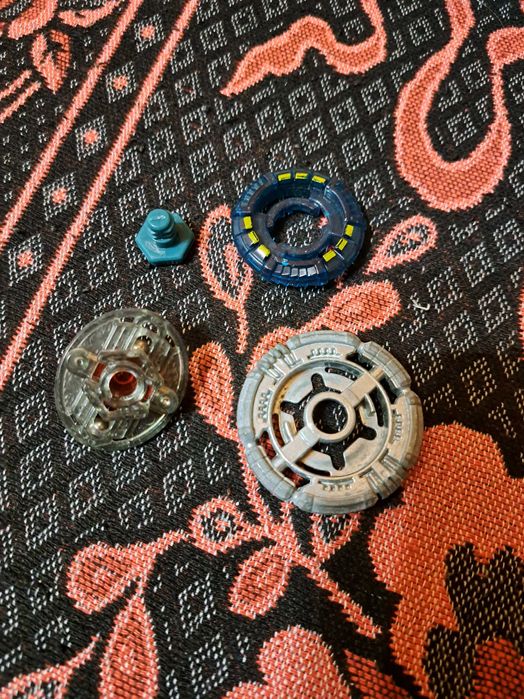 Beyblade Thunder Leone