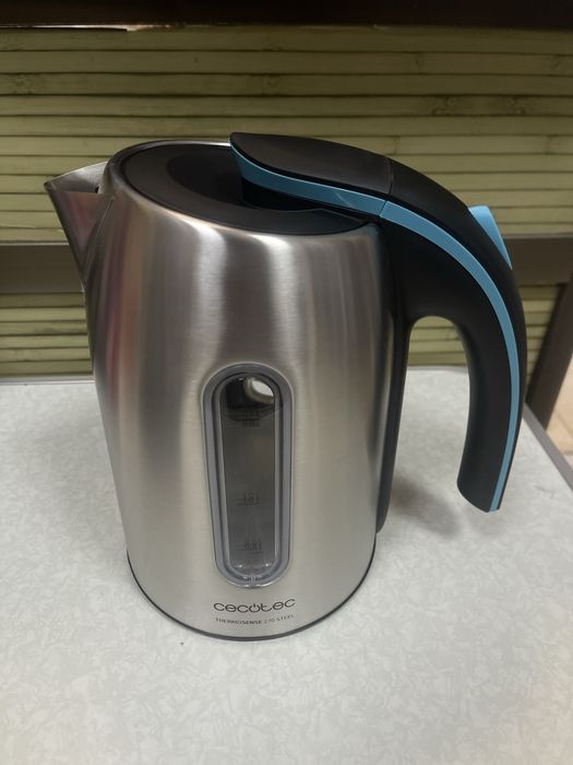 Електрическа кана Cecotec ThermoSense 220