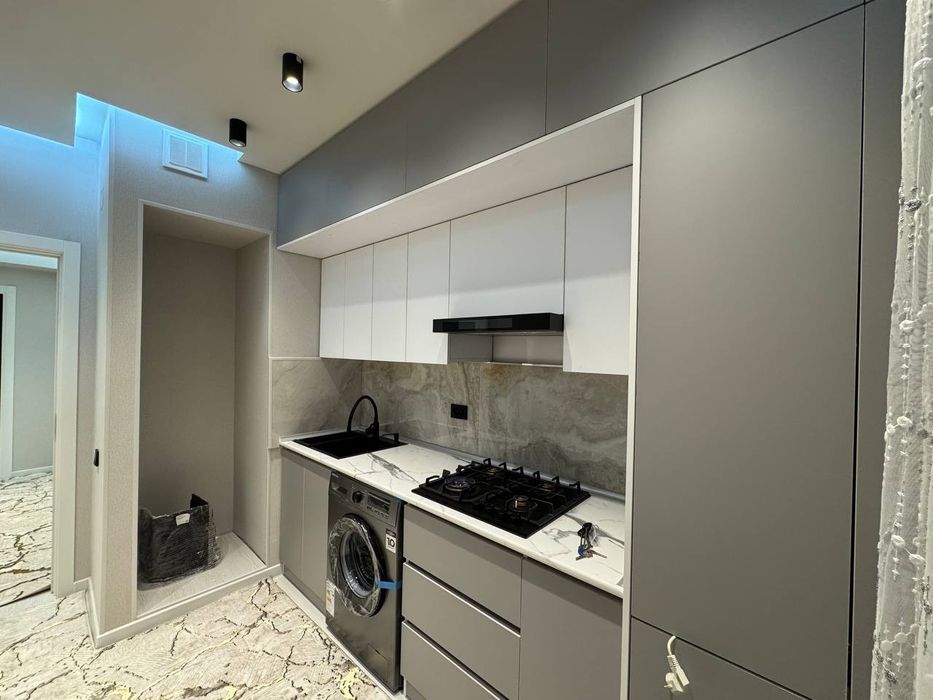 Срочно сотилади Сергели 5А новостройка 3/1/7 евро ремонт хамма нарсала