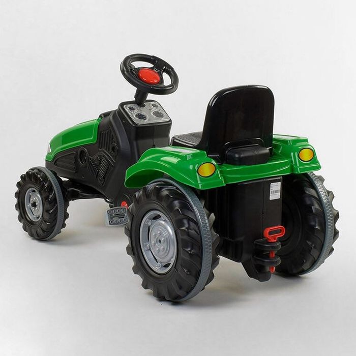Детский трактор педальный