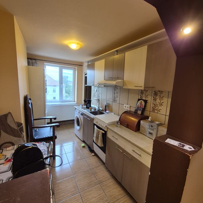 Vând apartament cu 3 camere