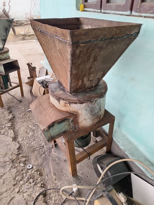 Drabilka. Sonli mahsulotlarni yem qilishga beda poya maydalash silyos