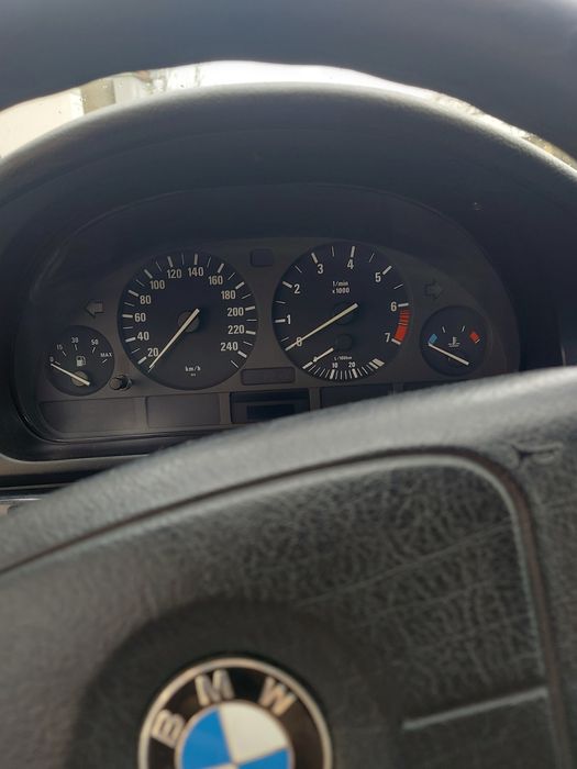 Продавам Bmw 520i е39