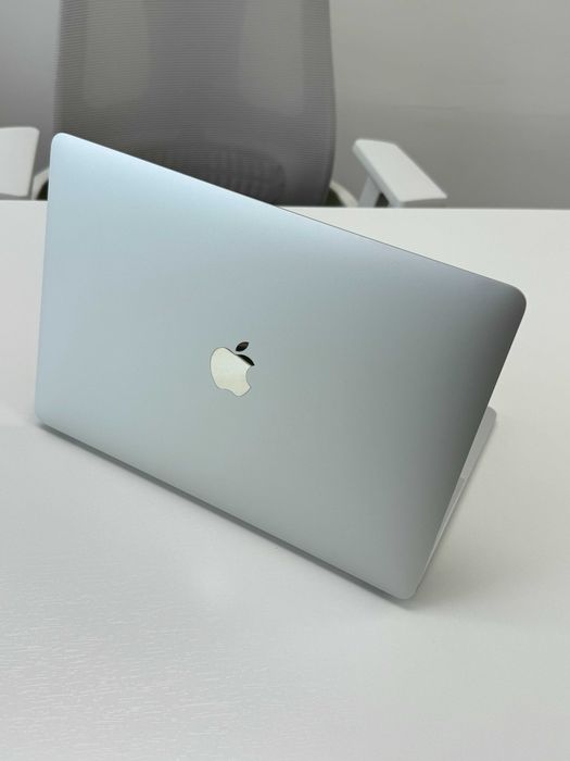 Продаю MacBook Air M1 - серебристый