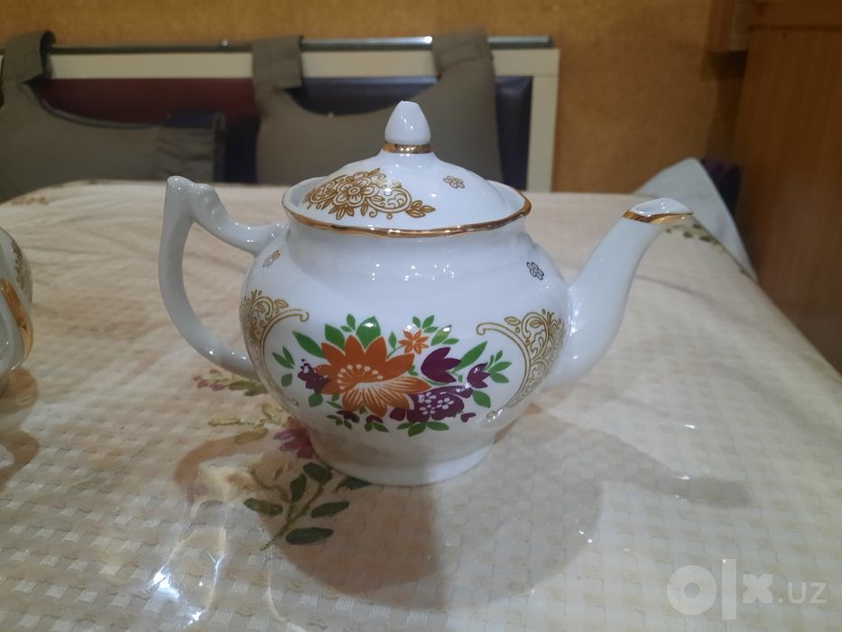 Абсолютно новый, витринного хранения чайный сервиз на 6 персон из 14 п