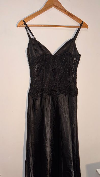 Rochie neagră din satin, de seară/nunta/evenimente,cu decolteu+dantela