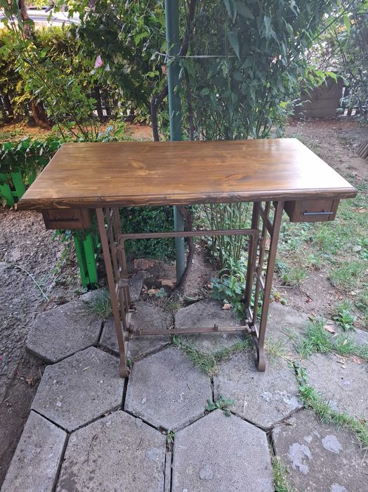 Дървена маса , подходяща и за градинска мивка