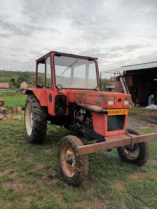Tractor Universal 650