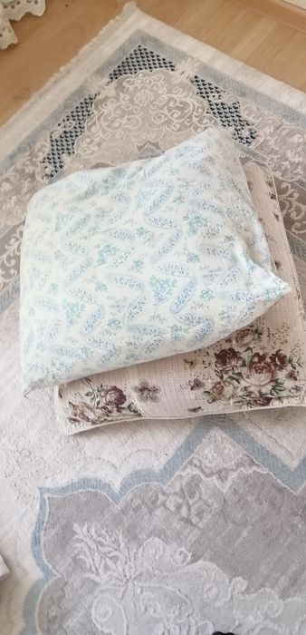 Подушка (көпшік) отдам бесплатно