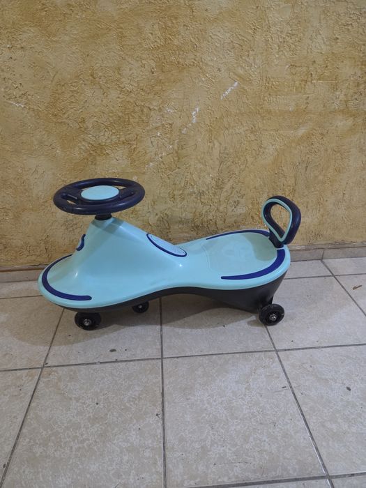 Детская машинка в отличном состоянии