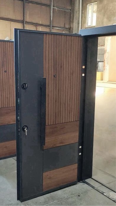 Входна врата с метална каса-Ribs