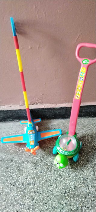 Детски играчки: интерактивни и за бутане- 5 Броя