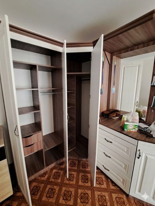 Продам угловой шкаф