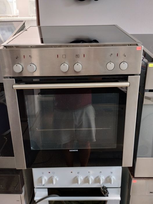 Фурна с стъклокерамичен плот SIEMENS Пиролиза