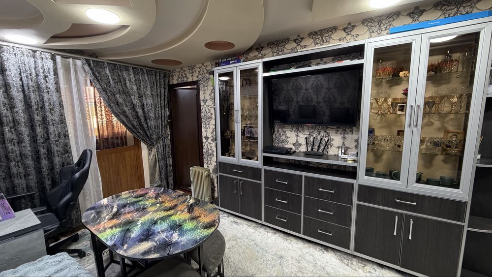 Срочно в Янгиюле продается квартира своя