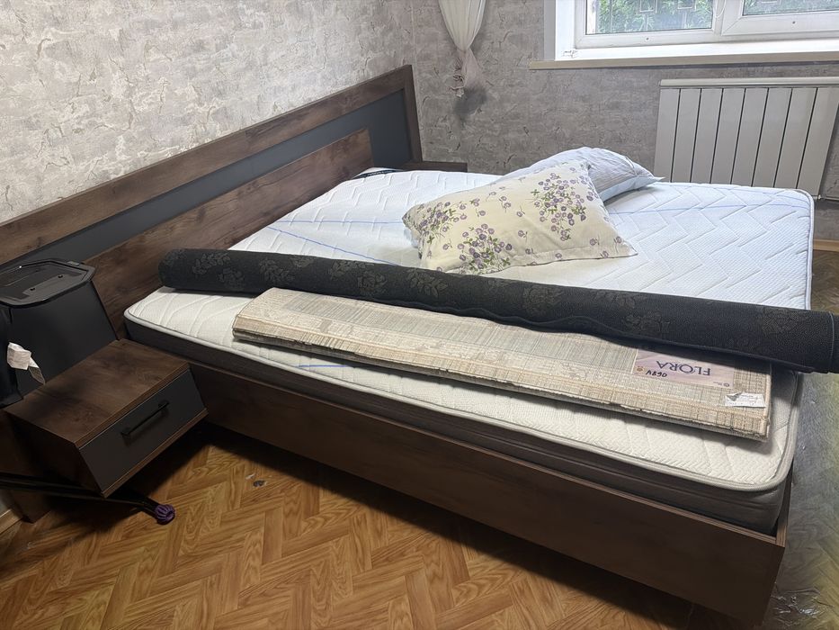 Продам спальный гарнитур