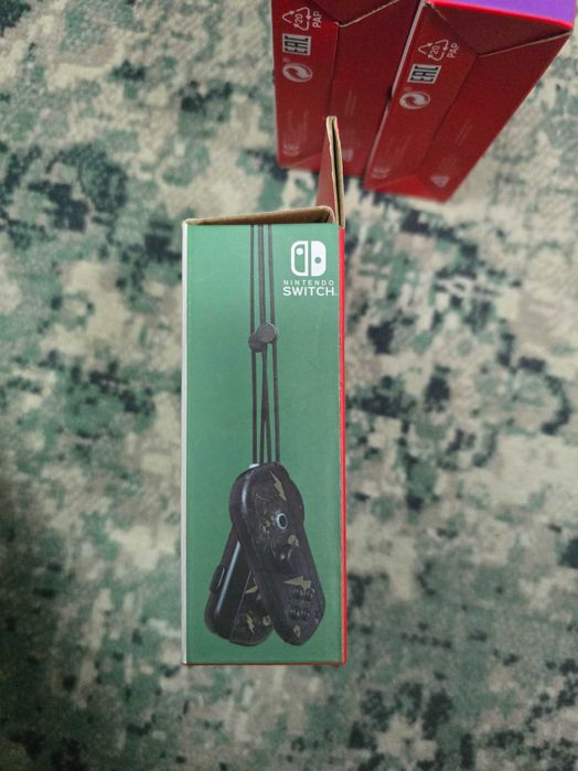 Nintendo Switch Joy-Con în ediție specială Pikachu Black & Gold