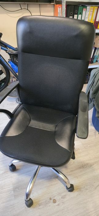 Офис стол черен, регулиращ се, НОВ