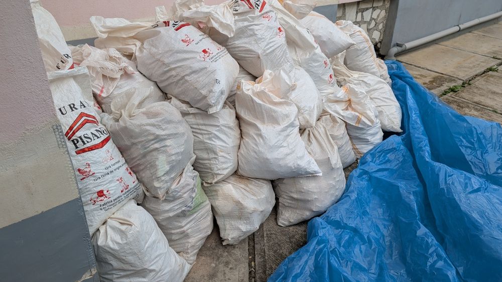 Donez moloz doar din cărămidă și tencuiala ambalat la saci