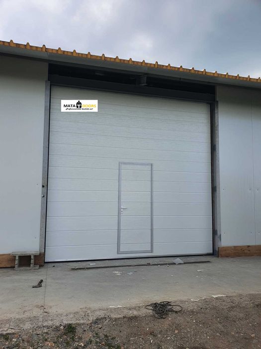 Distribuim la cel mai bun pret usi de garaj-TRANSPORT GRATUIT