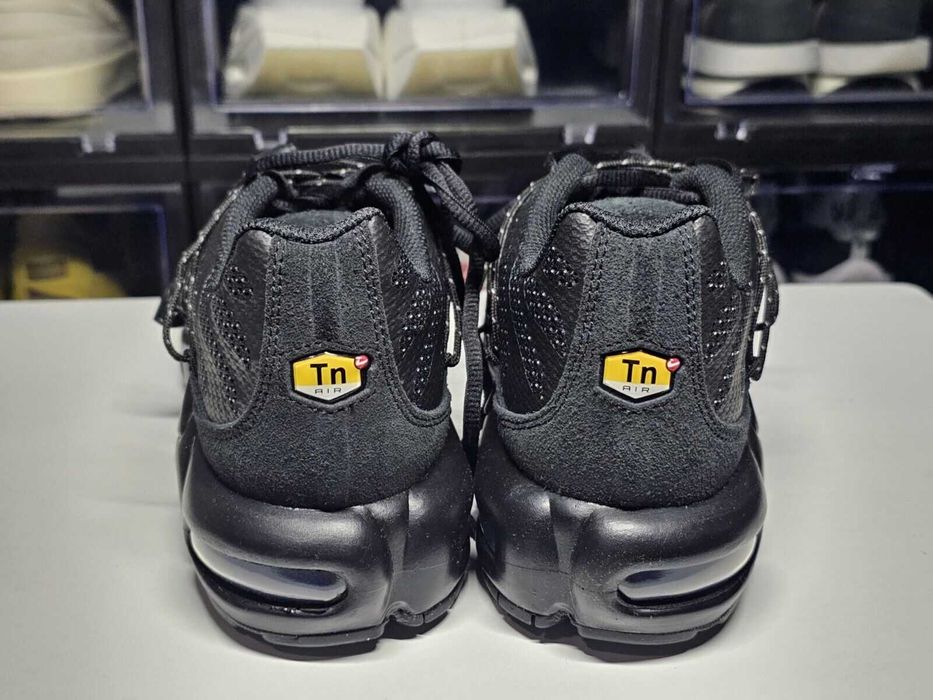 Обувки NIKE / Air Max Plus / Utility BLACK + КУТИЯ