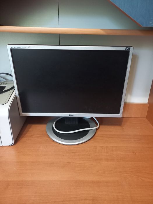 Продам монитор 19  LG