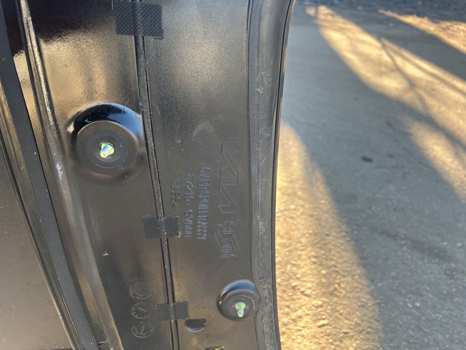 Черен Лип за Киа eв6