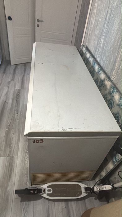 Продам большой морозильник