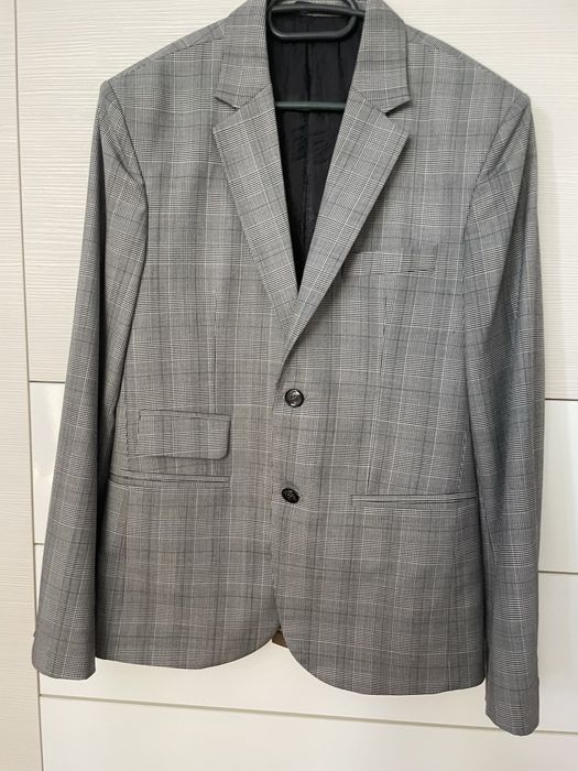 елегантно карирано сако