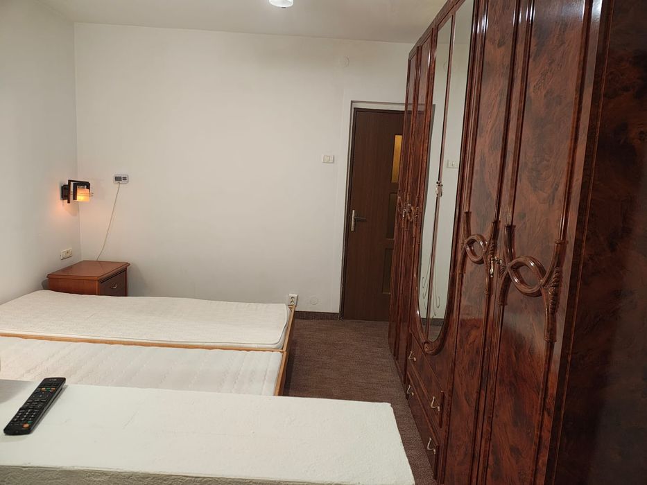 Închiriez apartament