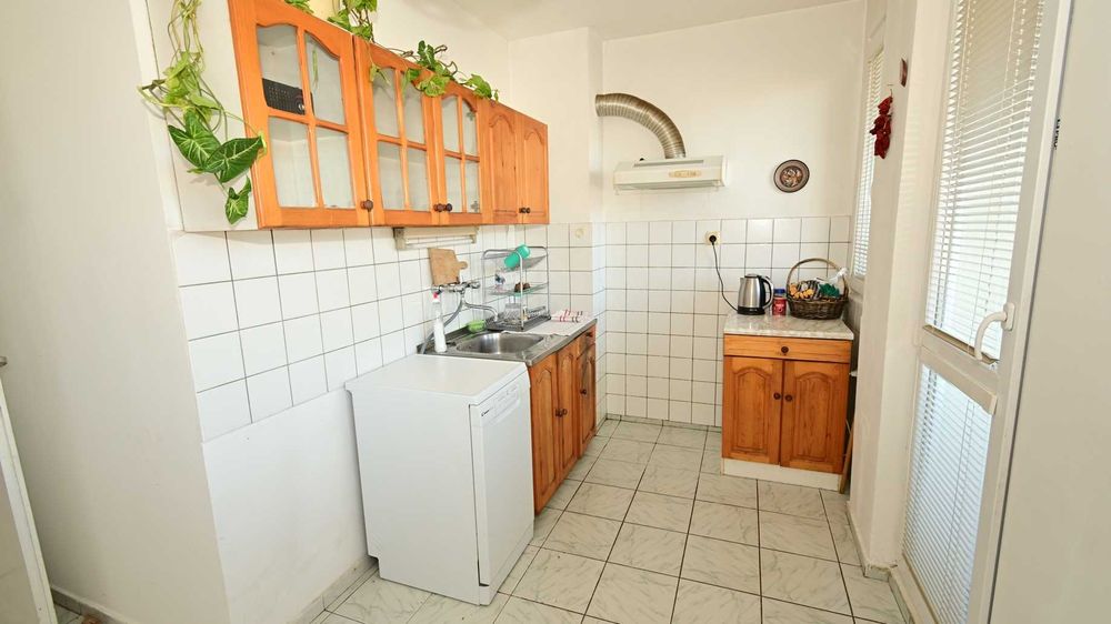 Продава се Тристаен апартамент в Перник, Изток - 98 кв.м за 1531 €/кв.м - Снимка #1