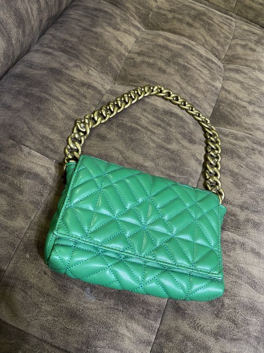 Зелёная сумка в хорошем состоянии